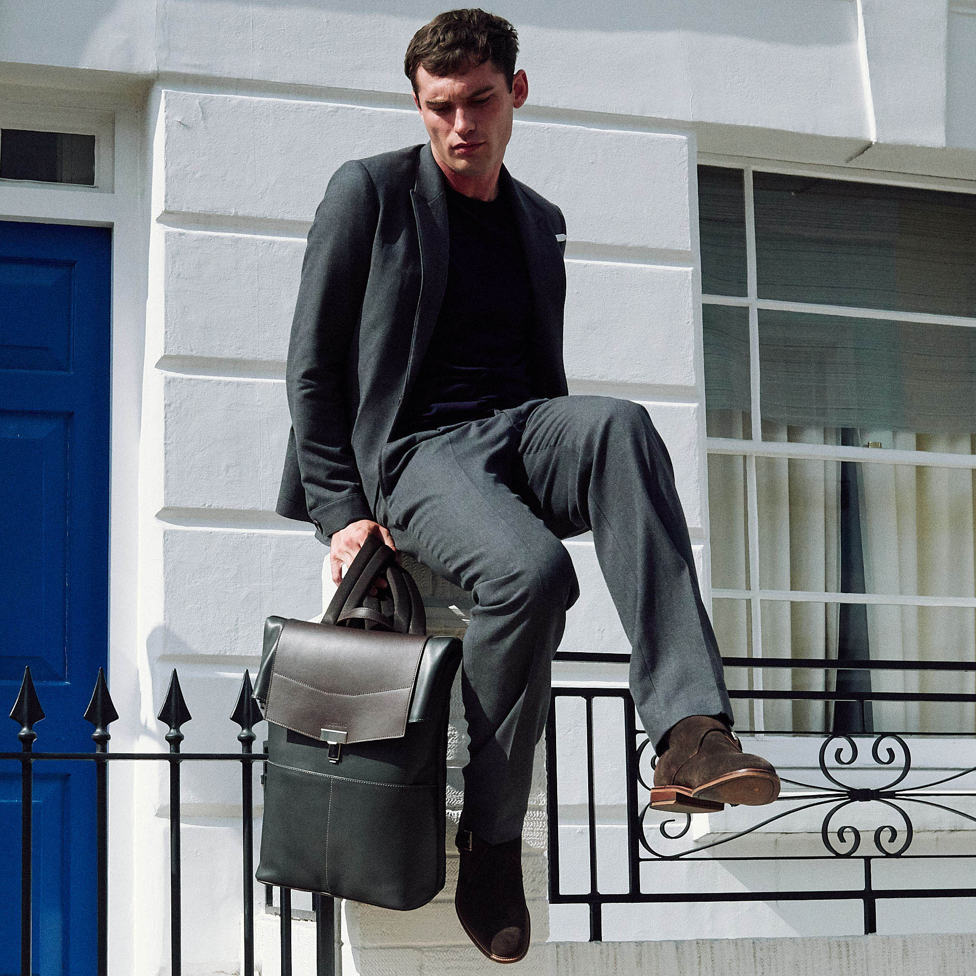 Lifestyle photographer Tim Cole shoot man on wall
