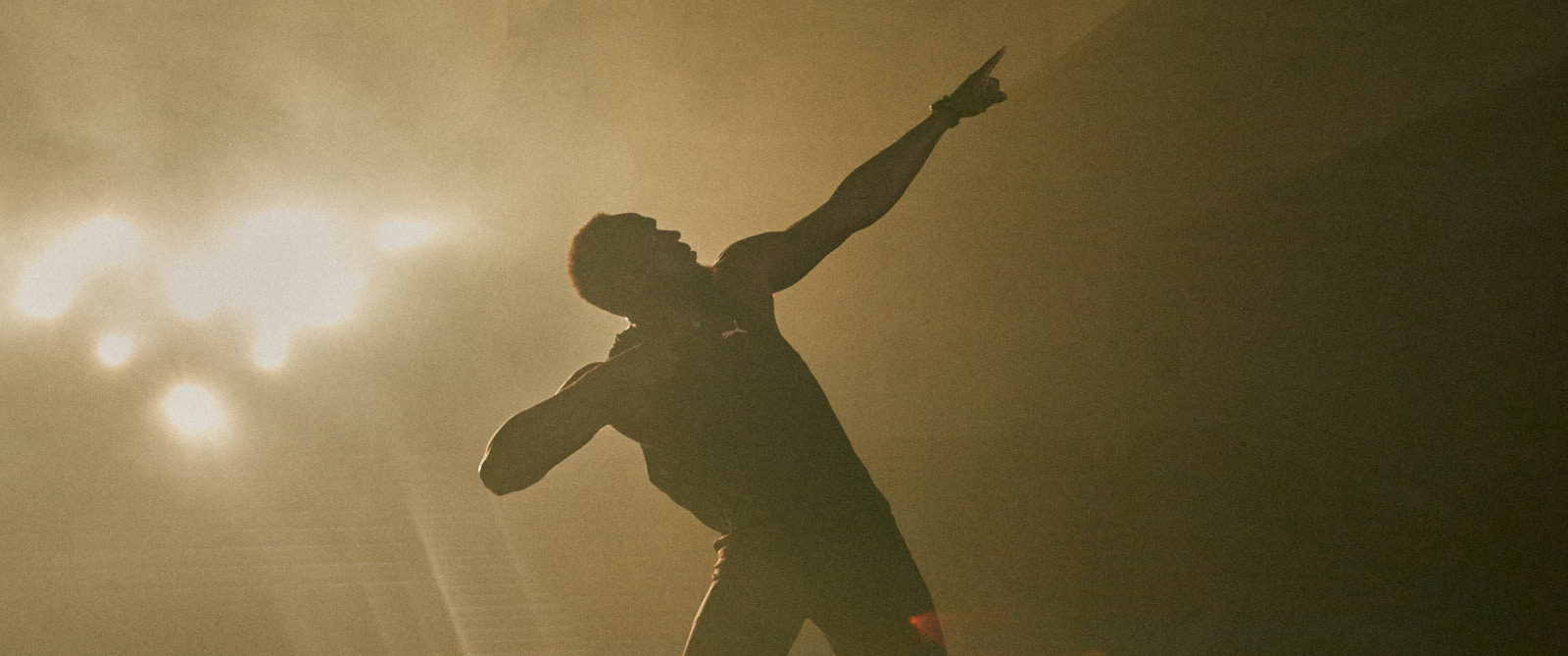 Usain Bolt lightening bolt pose