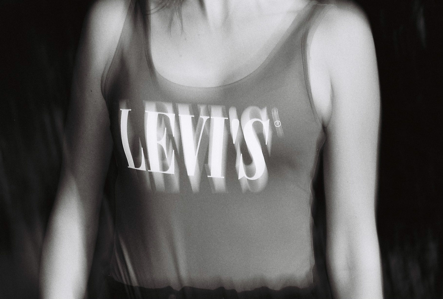 lifestyle photographer levis t-shirt